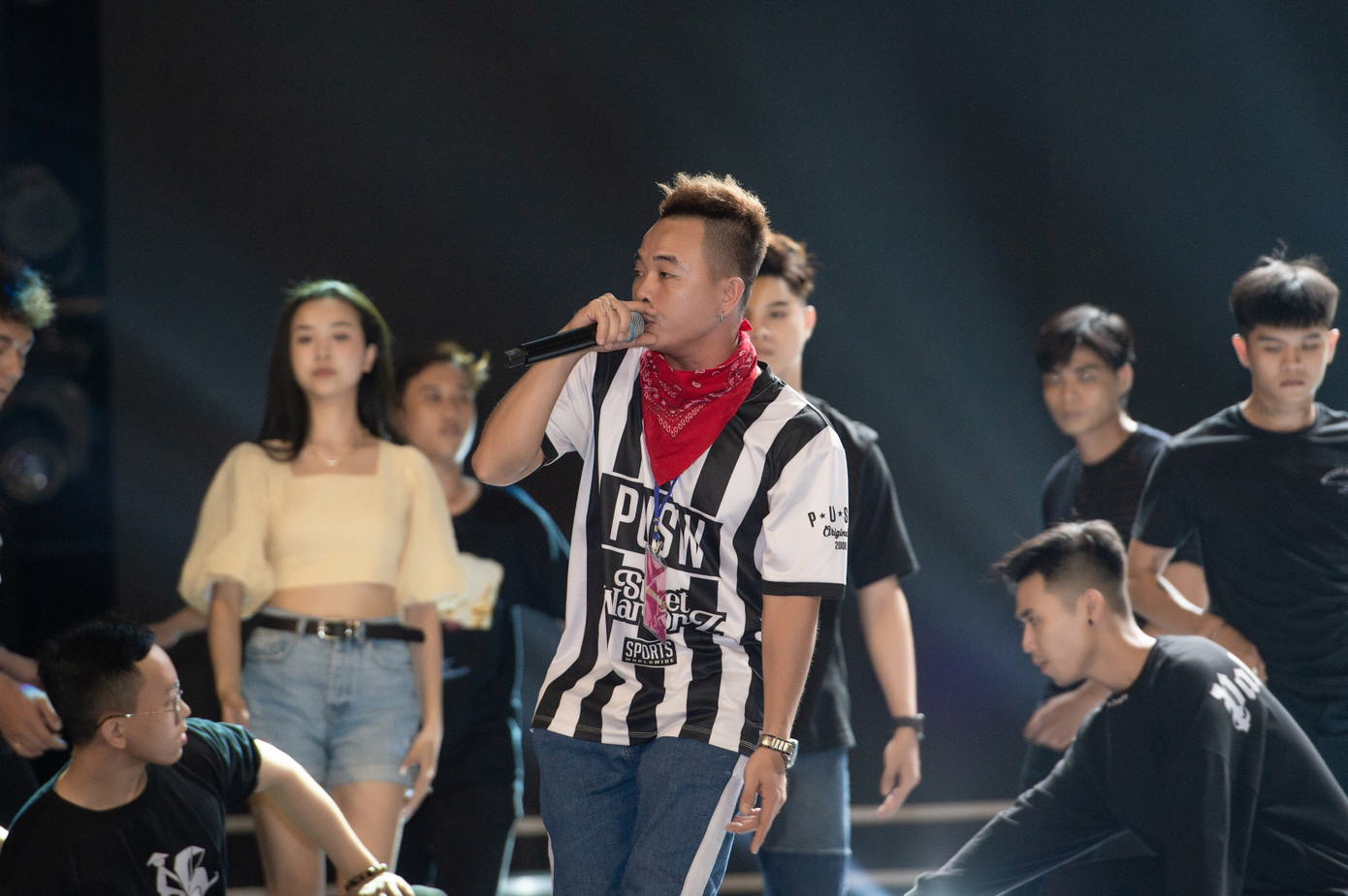 Đột nhập hậu trường Hoàng Thùy Linh, Minh Tuyết cùng dàn sao chuẩn bị cho Đêm chung kết ảnh 7