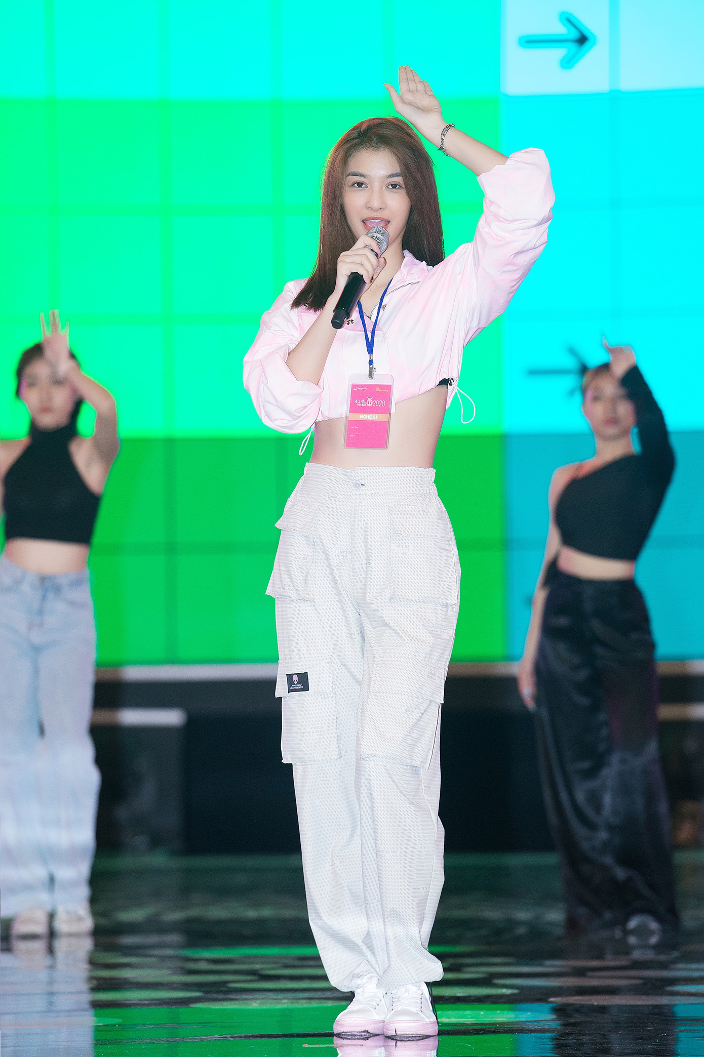 Đột nhập hậu trường Hoàng Thùy Linh, Minh Tuyết cùng dàn sao chuẩn bị cho Đêm chung kết ảnh 8