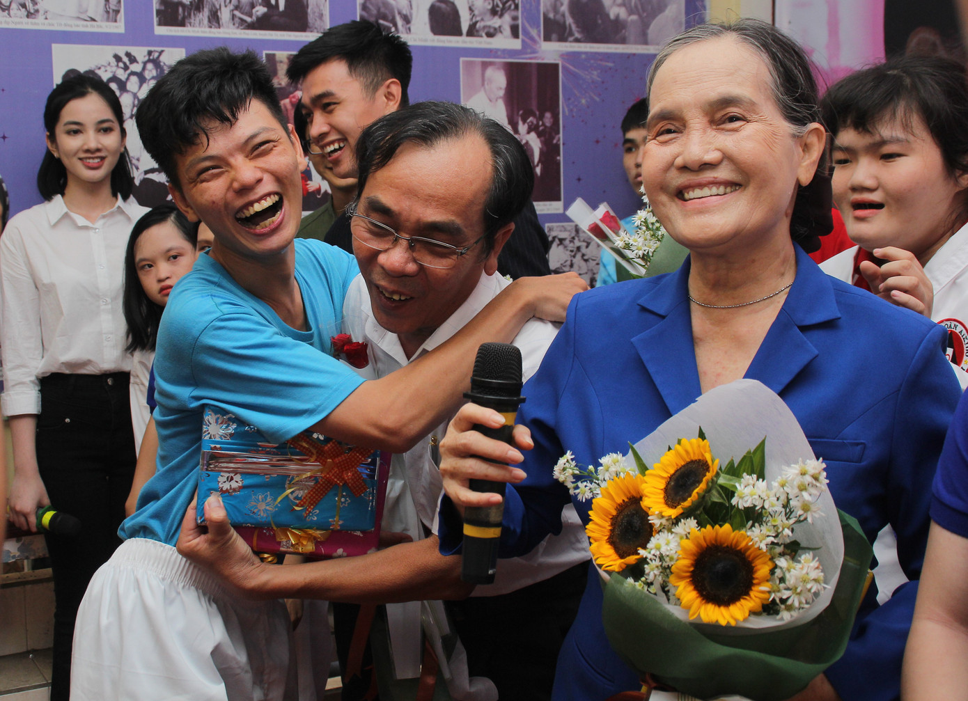 Thí sinh HHVN 2020 nghẹn ngào trước hành trình 50 năm 'gieo' hi vọng cho trẻ tự kỉ ảnh 7