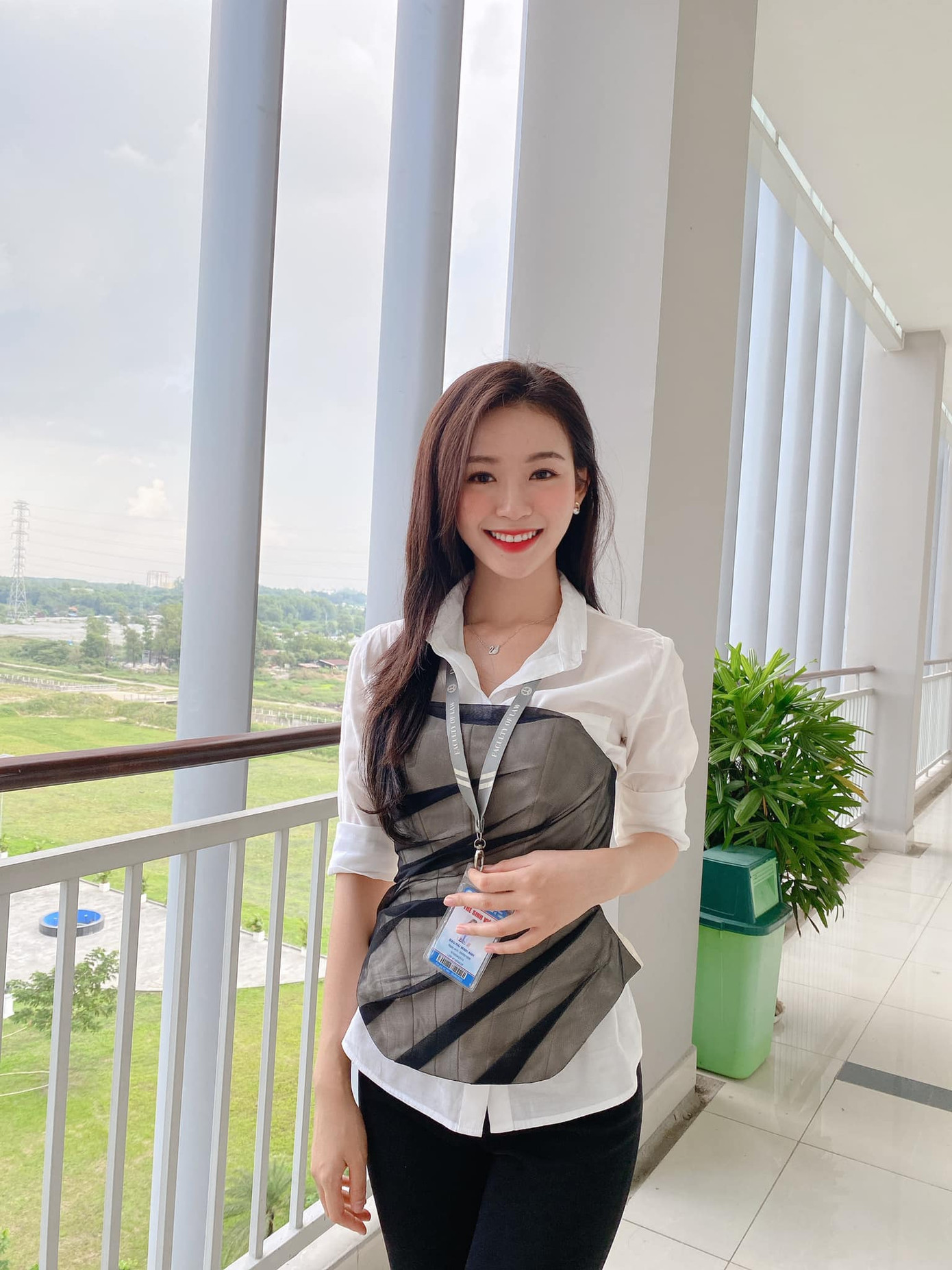 Sau hành trình HHVN 2020, Đậu Hải Minh Anh đã trở lại trường học. Nhan sắc 'Người đẹp được yêu thích nhất' Hoa hậu Việt Nam 2020 ảnh 6