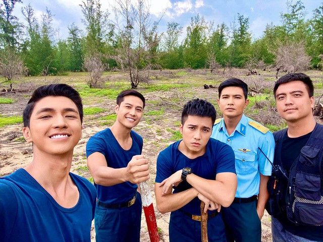 Showbiz 6/11: Tăng Thanh Hà gửi lời nhắn ngọt ngào tới ông xã nhân kỷ niệm 8 năm ngày cưới ảnh 2