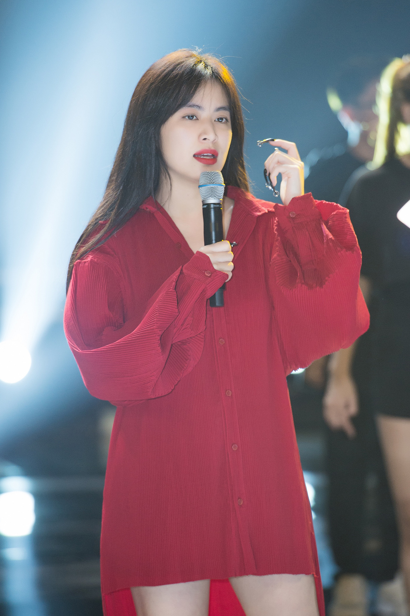 Đột nhập hậu trường Hoàng Thùy Linh, Minh Tuyết cùng dàn sao chuẩn bị cho Đêm chung kết ảnh 10