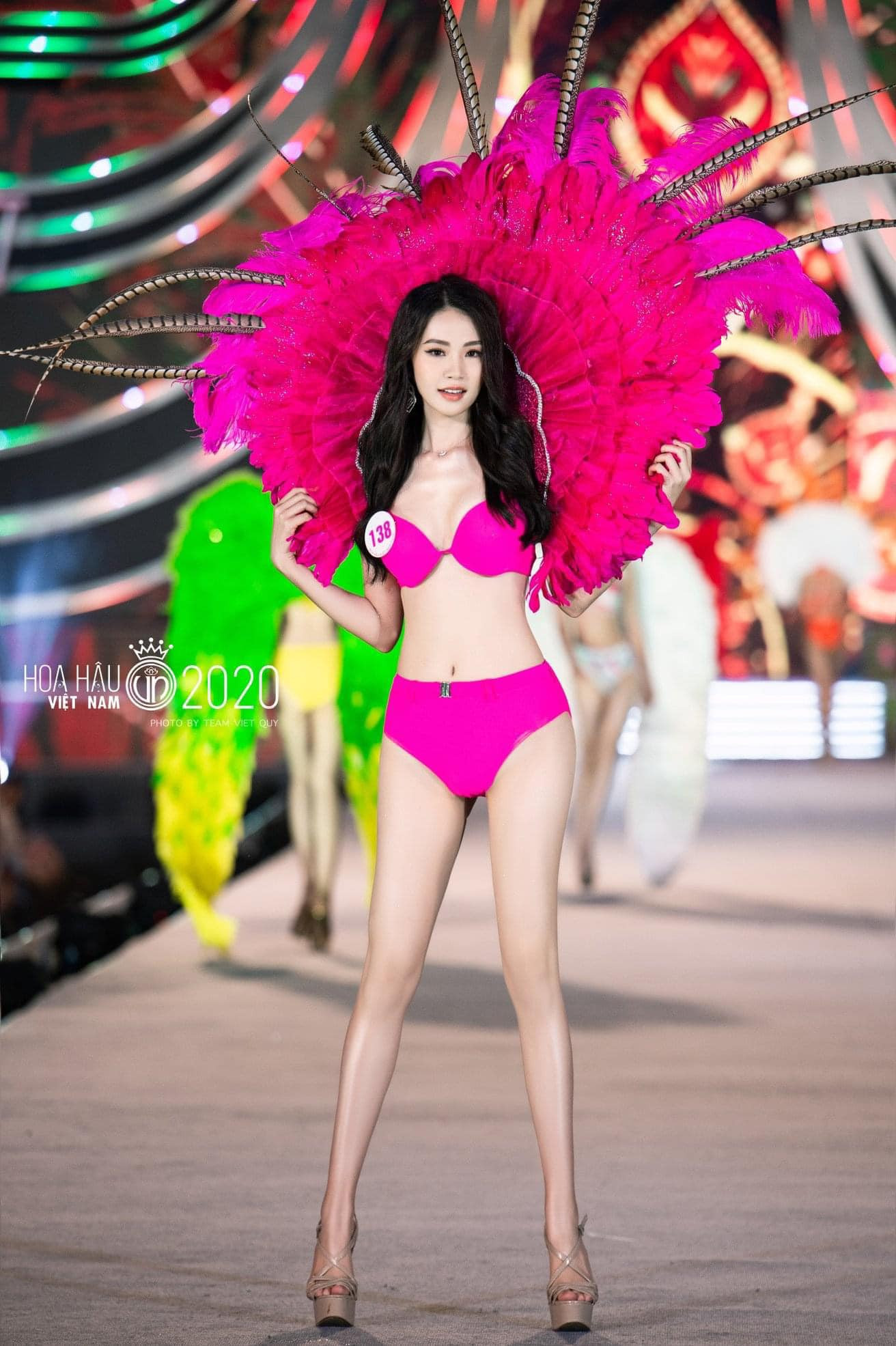 Người đẹp gốc Nghệ An sở hữu body nóng bỏng với số đo ba vòng: 81-61-91. Nhan sắc 'Người đẹp được yêu thích nhất' Hoa hậu Việt Nam 2020 ảnh 3