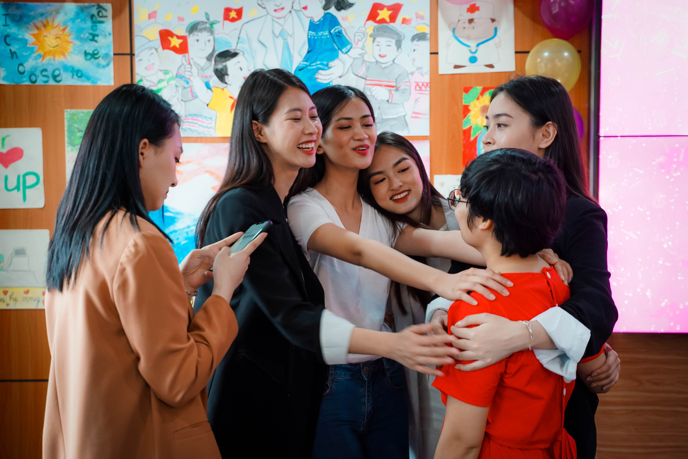 Cảm phục nghị lực của người phụ nữ bị chồng tẩm xăng đốt, 4 năm ròng tìm lại gương mặt ảnh 3