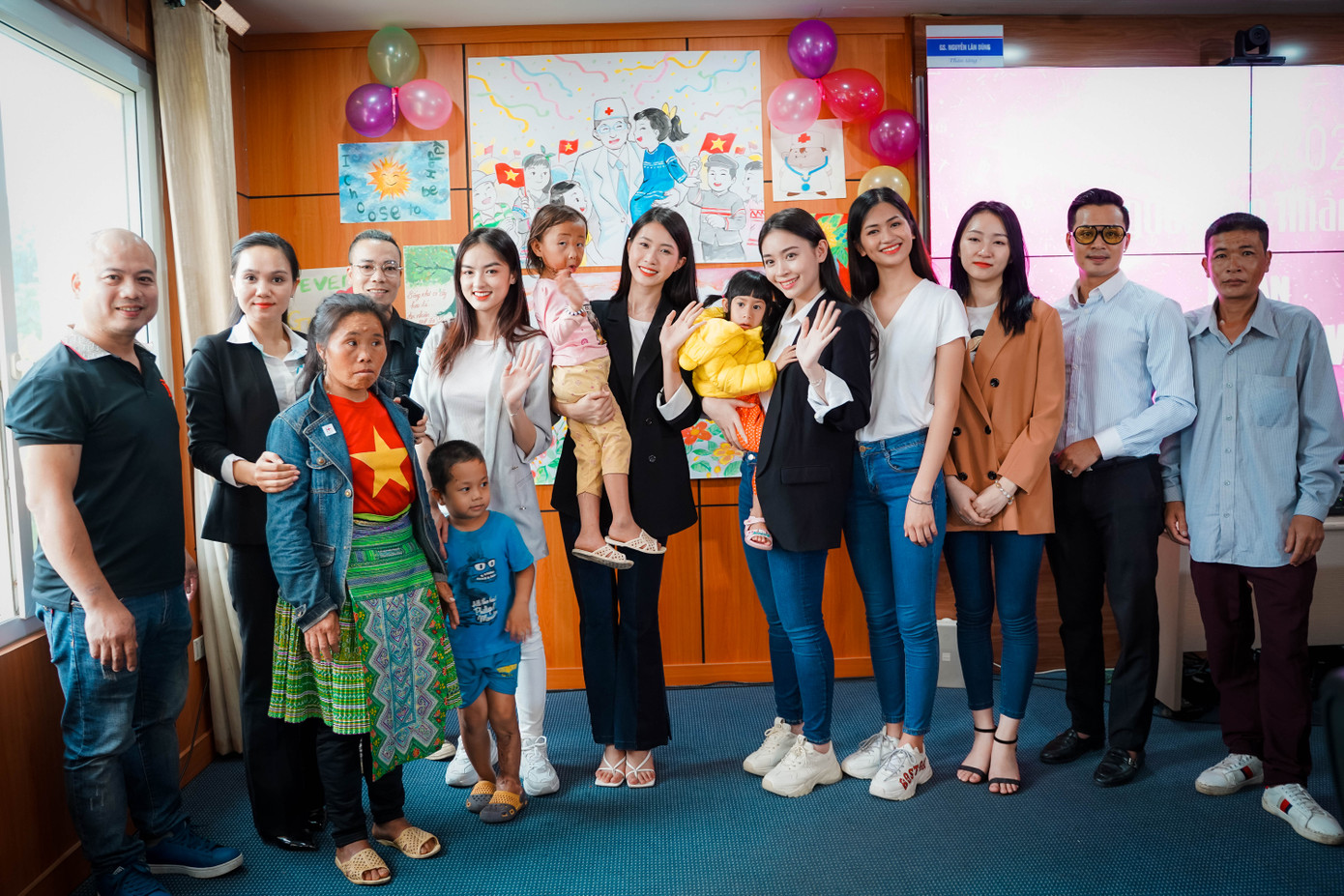 Cảm phục nghị lực của người phụ nữ bị chồng tẩm xăng đốt, 4 năm ròng tìm lại gương mặt ảnh 5