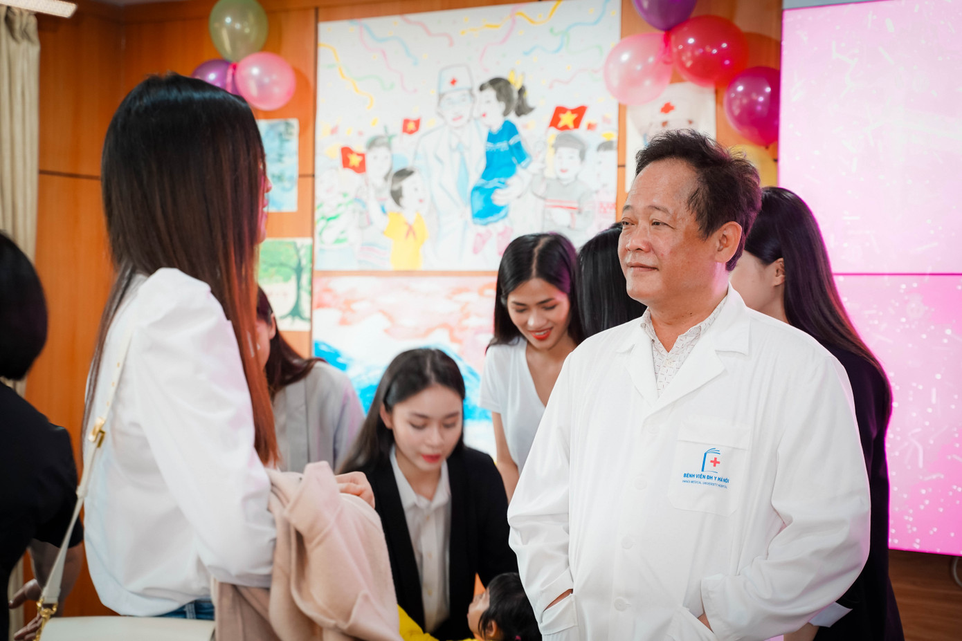 Cảm phục nghị lực của người phụ nữ bị chồng tẩm xăng đốt, 4 năm ròng tìm lại gương mặt ảnh 1