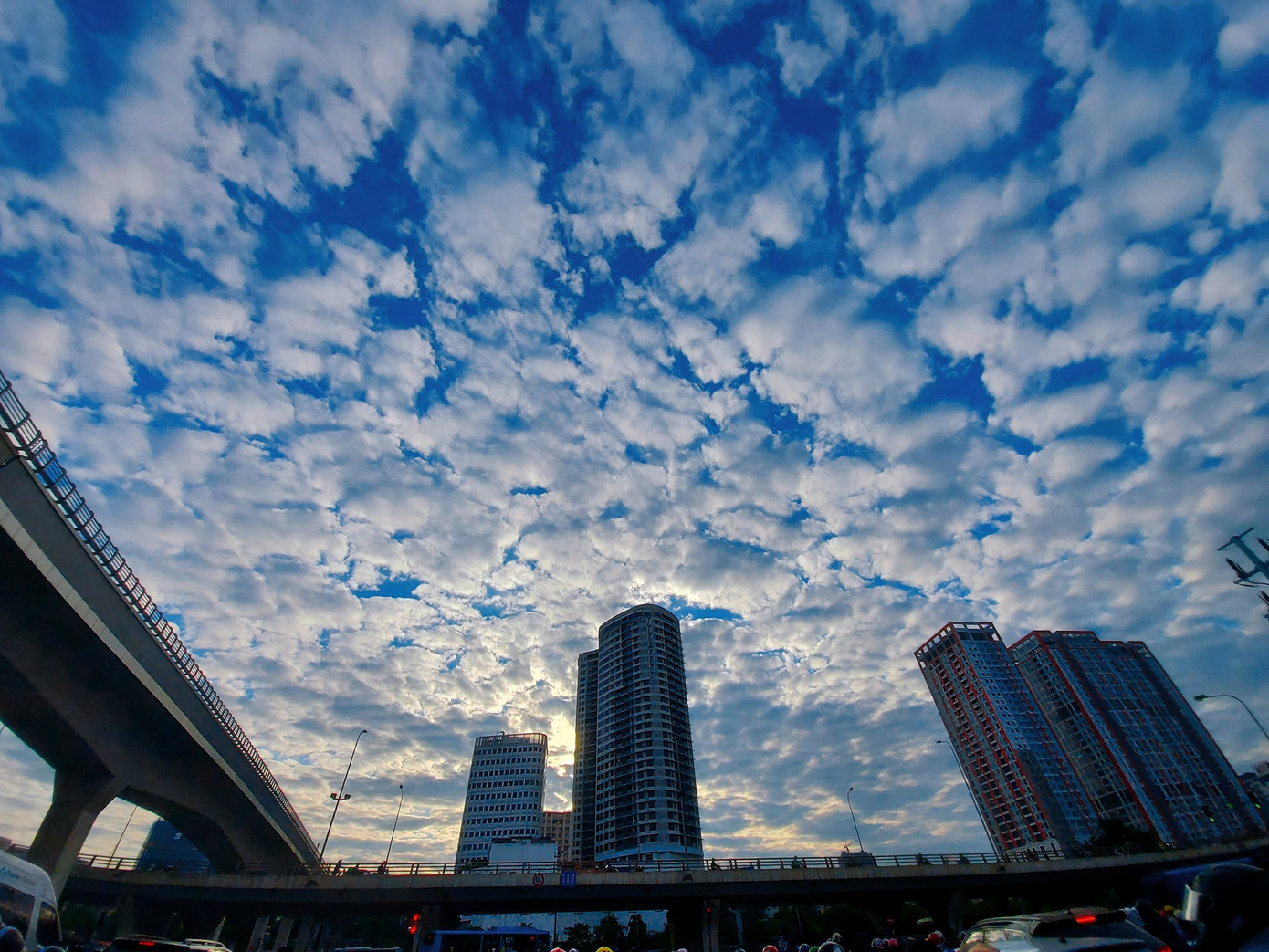 Hà Nội mùa Thu siêu đẹp: Không cần lên cao nguyên vì trời hôm nay nhiều mây cực ảnh 6