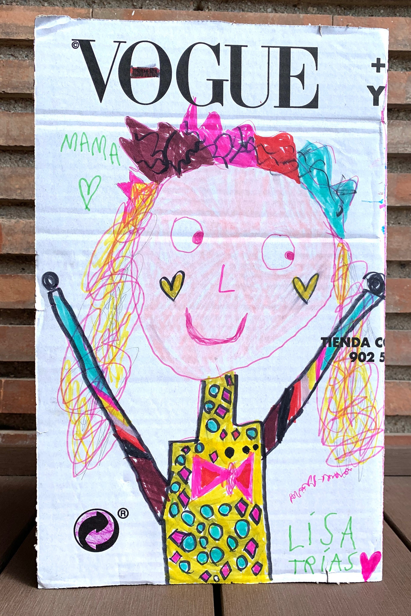 Bìa tạp chí nổi tiếng Vogue Ý tháng 6 gây chú ý khi được vẽ tay bởi các bé thiếu nhi ảnh 2