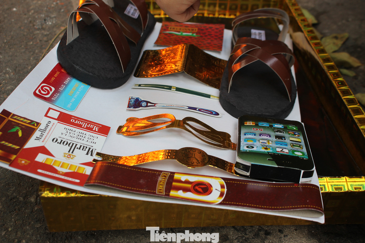 Ý tưởng 'lạ' về việc gửi khẩu trang cho cõi âm chống COVID-19 trong tháng cô hồn ảnh 1