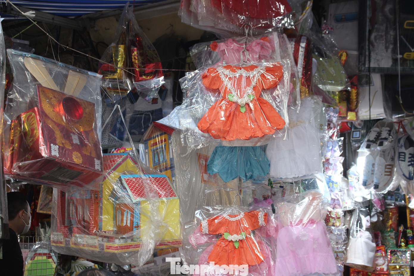 Ý tưởng 'lạ' về việc gửi khẩu trang cho cõi âm chống COVID-19 trong tháng cô hồn ảnh 16