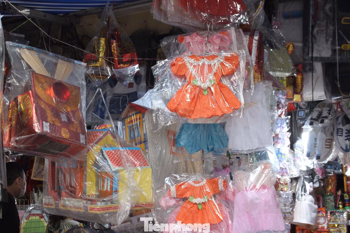 Ý tưởng 'lạ' về việc gửi khẩu trang cho cõi âm chống COVID-19 trong tháng cô hồn ảnh 16