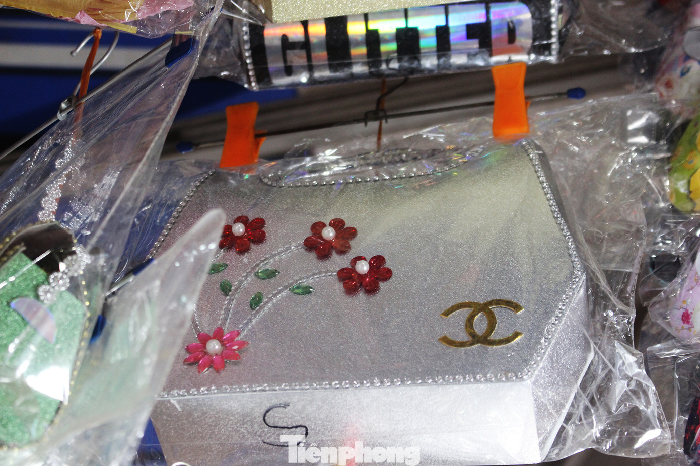 Ý tưởng 'lạ' về việc gửi khẩu trang cho cõi âm chống COVID-19 trong tháng cô hồn ảnh 14