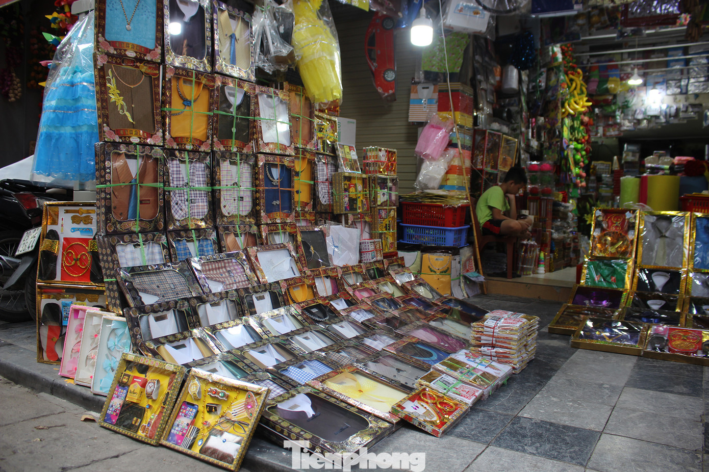 Ý tưởng 'lạ' về việc gửi khẩu trang cho cõi âm chống COVID-19 trong tháng cô hồn ảnh 8