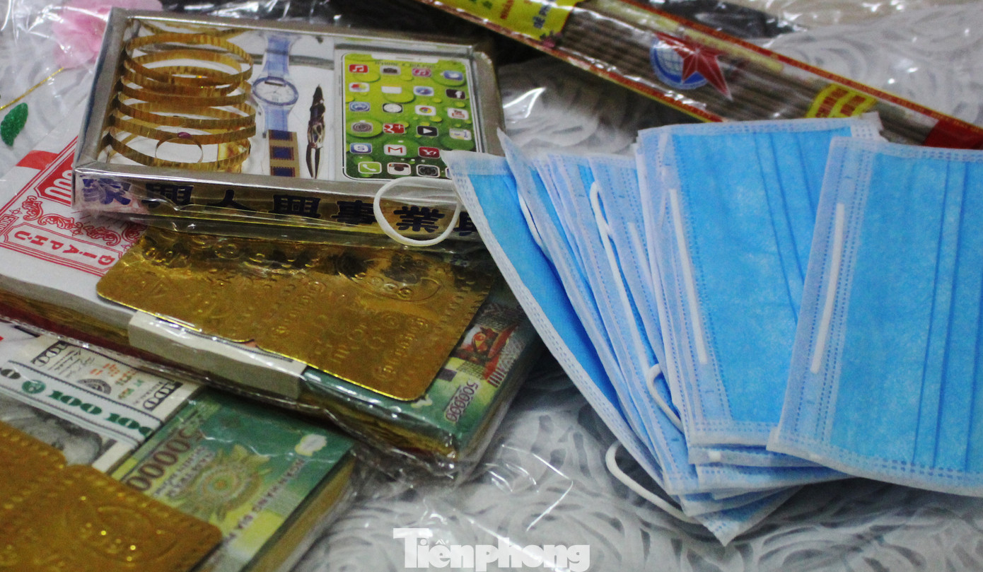 Ý tưởng 'lạ' về việc gửi khẩu trang cho cõi âm chống COVID-19 trong tháng cô hồn ảnh 23