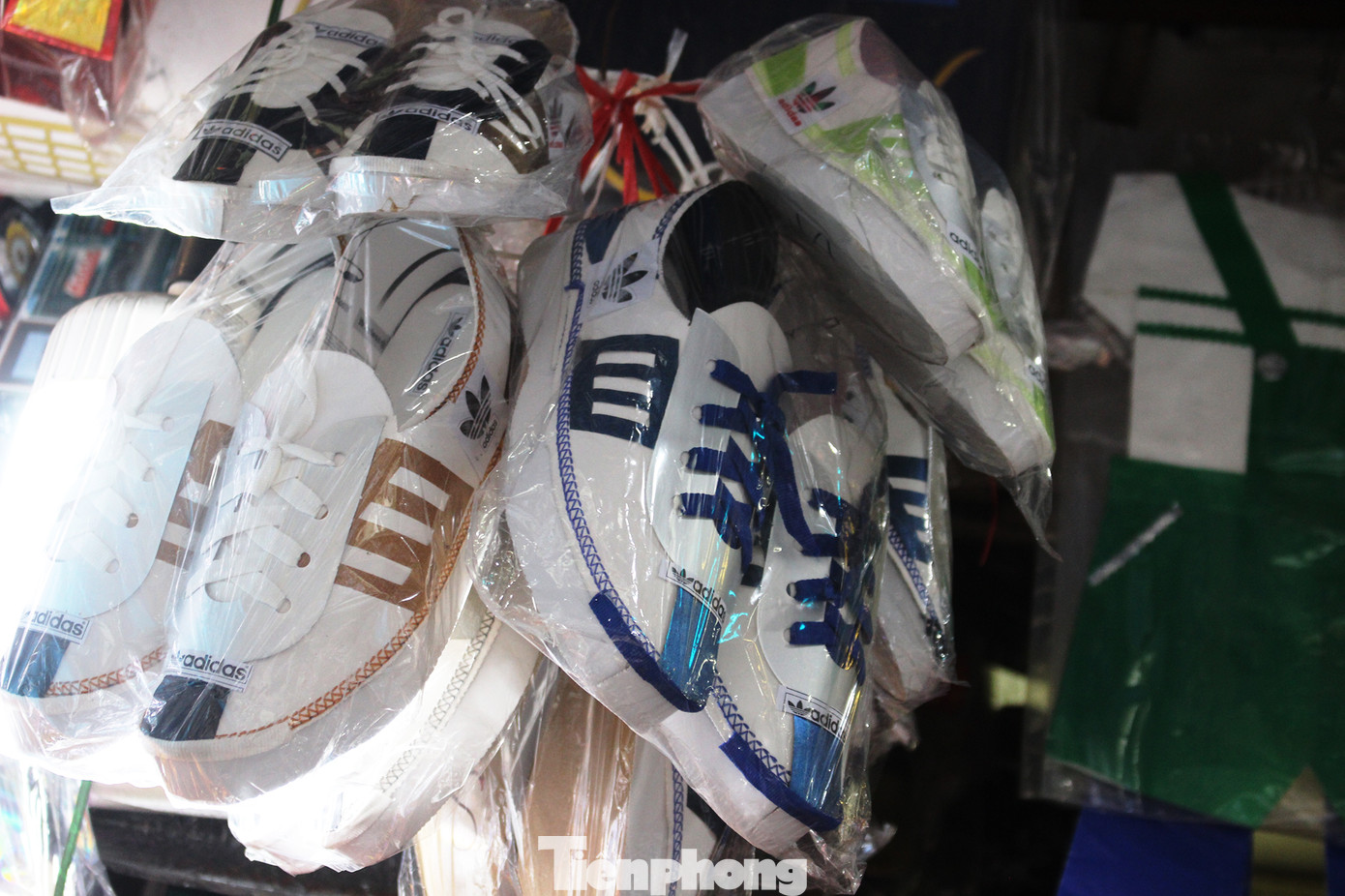 Ý tưởng 'lạ' về việc gửi khẩu trang cho cõi âm chống COVID-19 trong tháng cô hồn ảnh 19