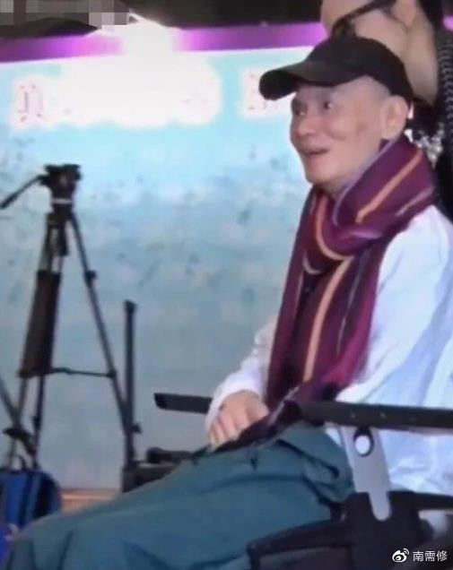 Xót xa cuộc sống không nhà cửa, ngồi xe lăn ở tuổi 65 của ngôi sao võ thuật Lưu Gia Huy ảnh 1