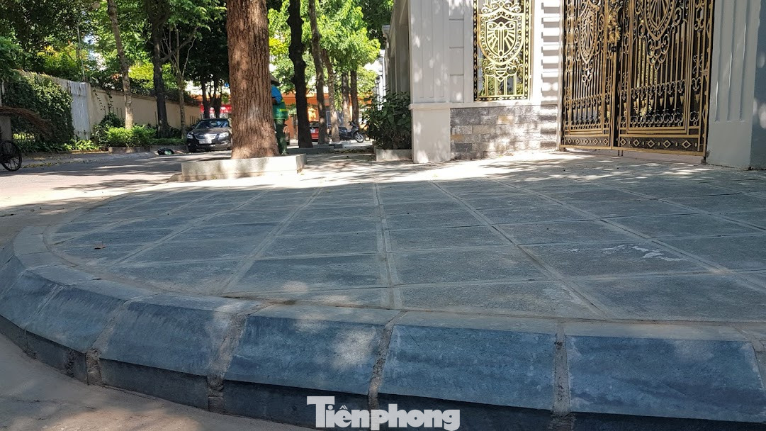 Vụ chủ biệt thự tự ý chặt cây, lát vỉa hè trái phép: Xử lý trách nhiệm cán bộ ảnh 4