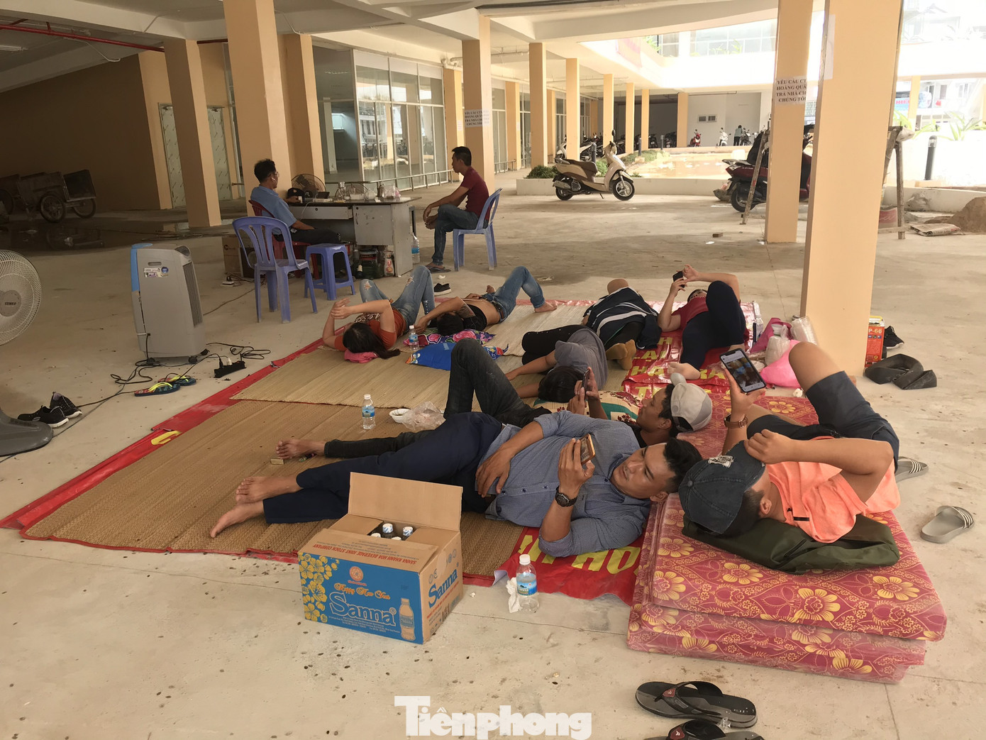 Dân kéo đến 'ăn nằm' tại dự án nhà ở xã hội HQC Nha Trang đòi nhà ảnh 1