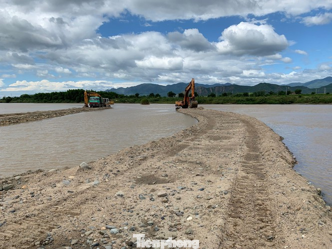 Chủ tịch Ninh Thuận có nhiều sai phạm về quản lý đất đai, khai thác khoáng sản ảnh 1