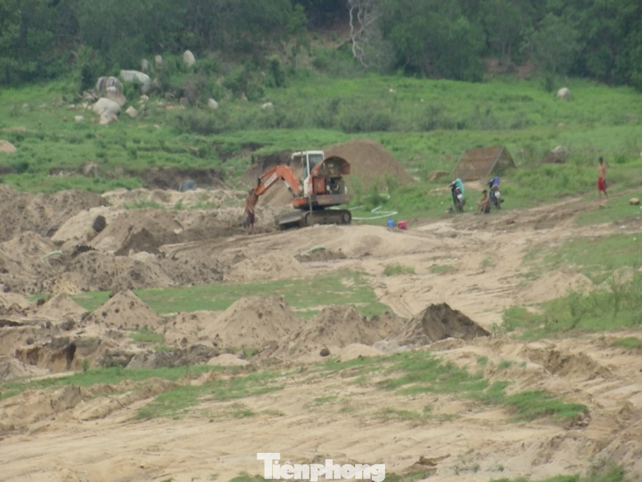 'Cát tặc' băm nát hồ thuỷ lợi, Chủ tịch huyện báo cáo không biết! ảnh 3