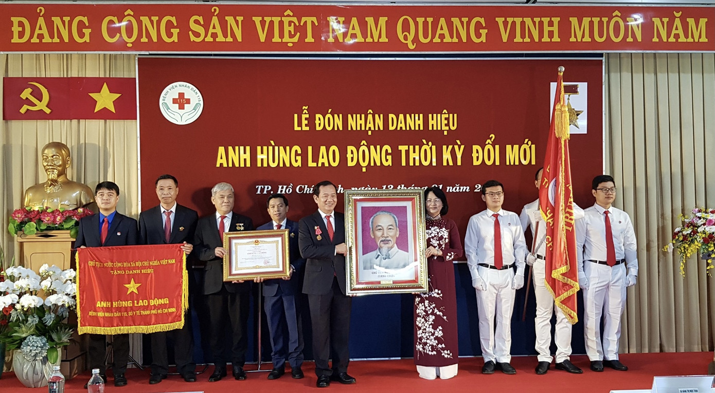 Bệnh viện xác lập 7 kỷ lục nhận danh hiệu Anh hùng lao động thời kỳ đổi mới ảnh 1