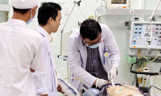 Gọi cấp cứu 115 TPHCM nhưng xe tư nhân đến chuyển bệnh ảnh 2