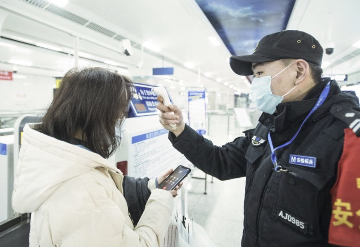 Coronavirus mới lây sang Singapore, Trung Quốc đóng cửa 3 thành phố ảnh 1