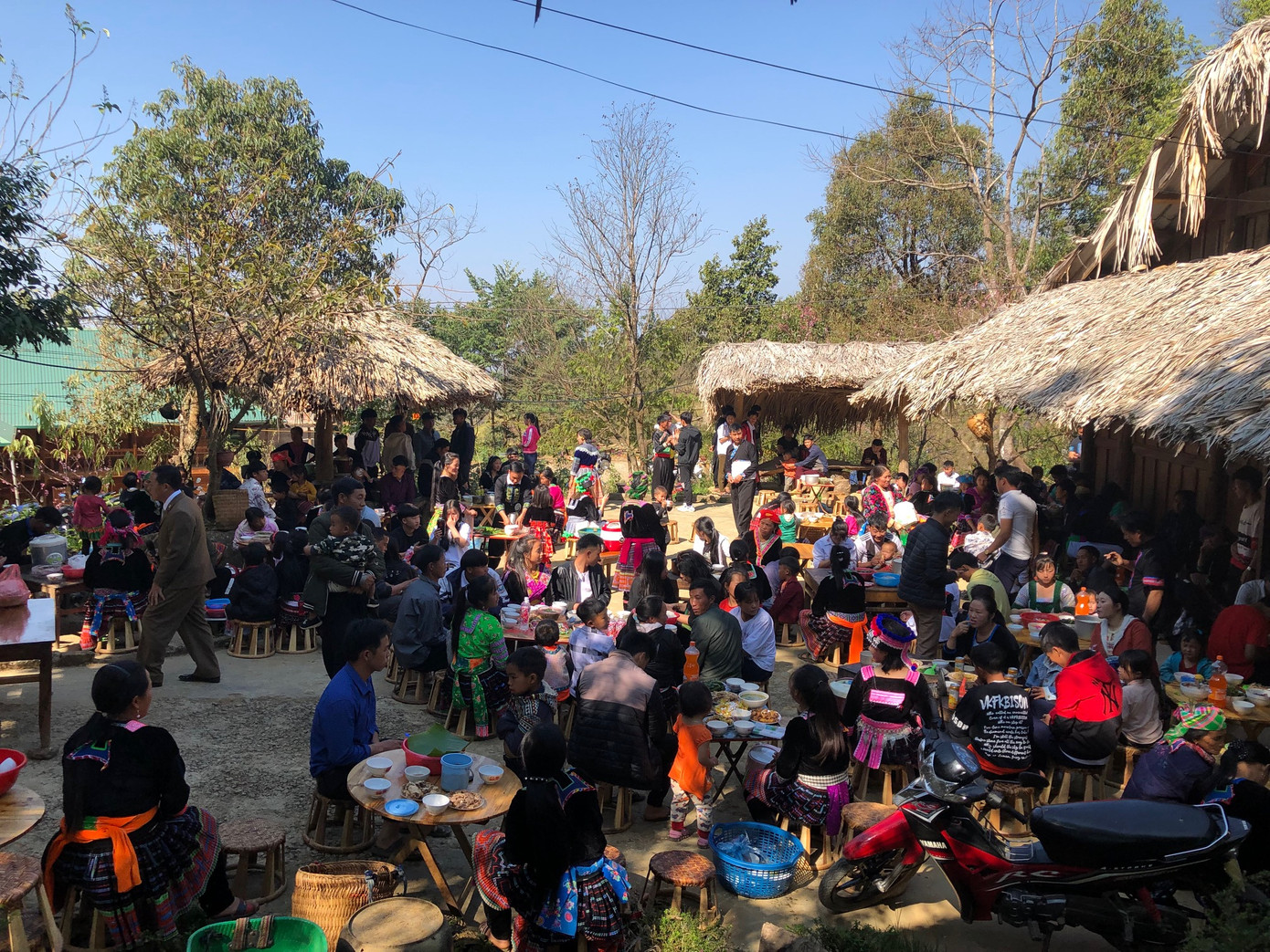 Đồng bào Mông ăn Tết cộng đồng ảnh 1