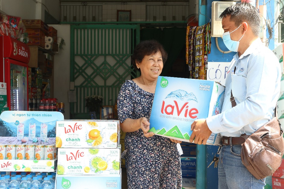 Món quà nhỏ dành tặng gần 2.400 cửa hàng, căn tin trường học, trung tâm thể dục tại Hà Nội ảnh 3