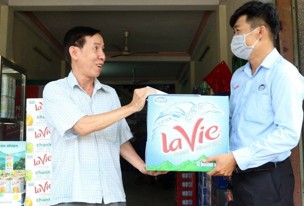 Món quà nhỏ dành tặng gần 2.400 cửa hàng, căn tin trường học, trung tâm thể dục tại Hà Nội ảnh 4