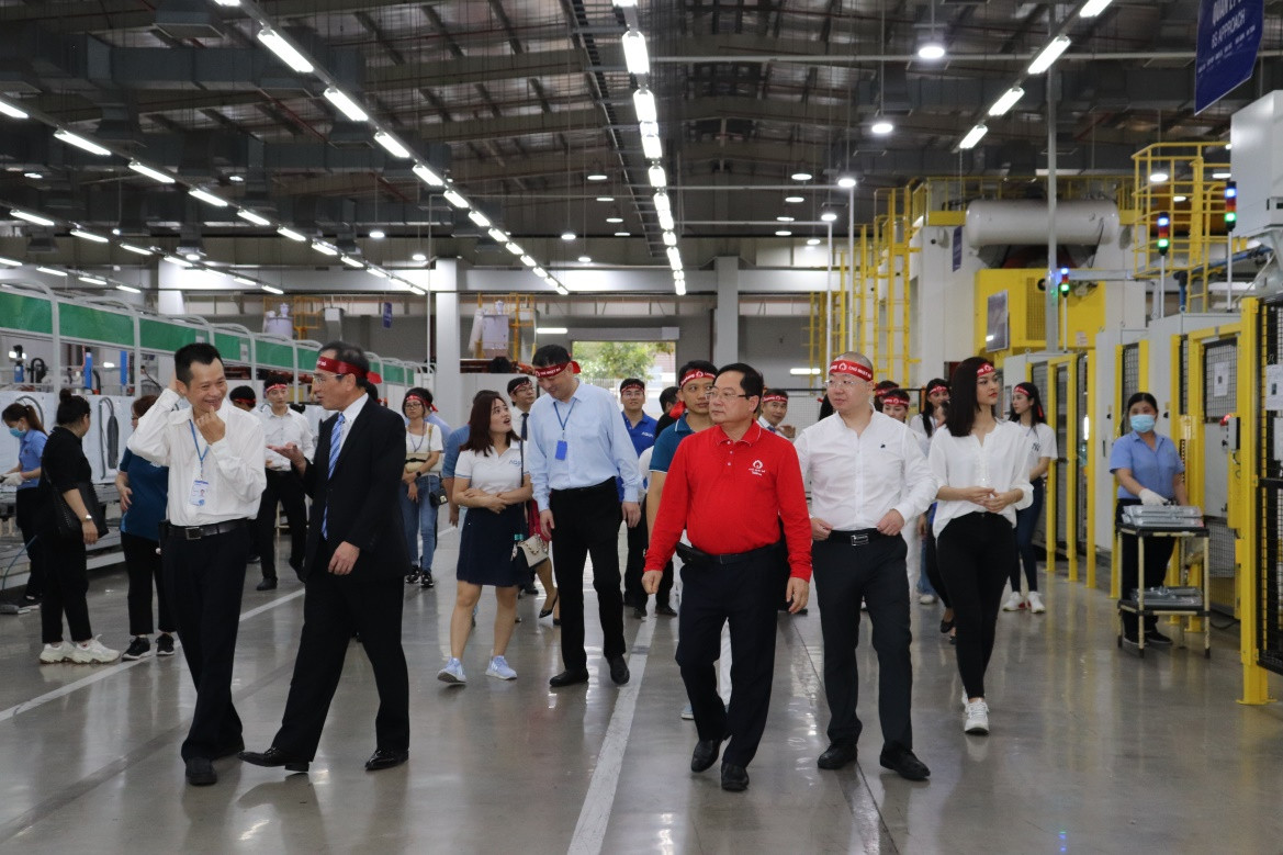 AQUA Việt Nam cùng Đỗ Mỹ Linh và Trần Tiểu Vy hiến máu vì cộng đồng ảnh 9