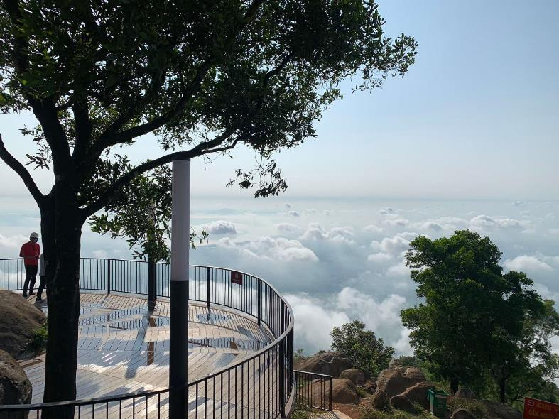 Chiêm ngưỡng vẻ đẹp miền biên viễn từ nóc nhà Đông Nam Bộ ảnh 3