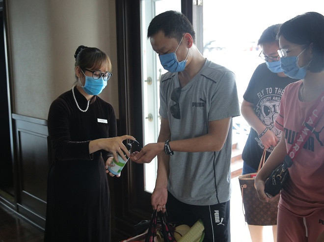 Vì sao du thuyền Hạ Long là lựa chọn lý tưởng cho chuyến du lịch nghỉ dưỡng sau dịch? ảnh 1