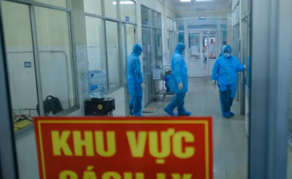 COVID-19 bùng phát nghiêm trọng, Việt Nam nguy cơ lớn khi người nhập cảnh tăng ảnh 3