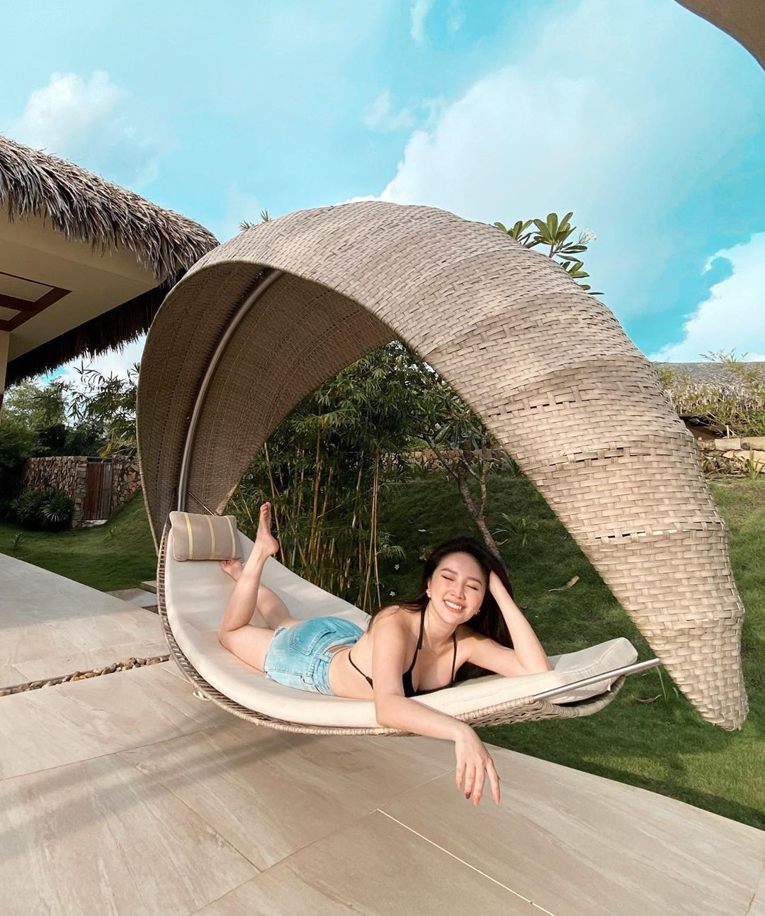 Giữa tin đồn mang thai, Bảo Thy tung ảnh bikini khoe eo thon ảnh 2