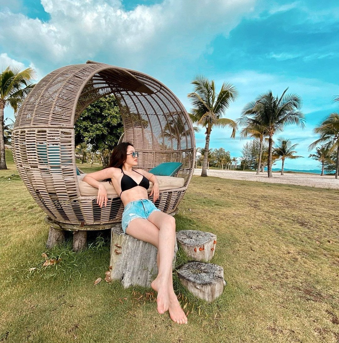 Giữa tin đồn mang thai, Bảo Thy tung ảnh bikini khoe eo thon ảnh 1