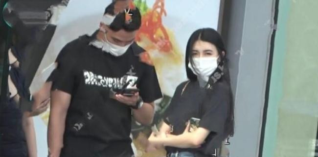 Vợ chồng con trai ‘vua sòng bài’ Macau bị phát hiện ‘ông ăn chả, bà ăn nem’? ảnh 4