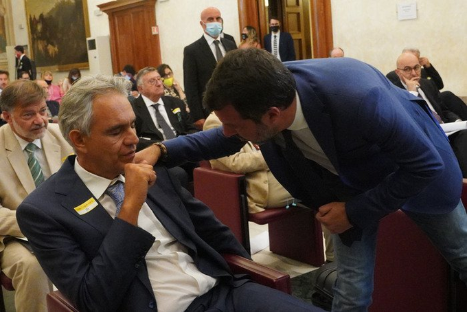 Danh ca mù Andrea Bocelli gây phẫn nộ khi nói thấy 'bị làm nhục' vì lệnh cách ly ảnh 2