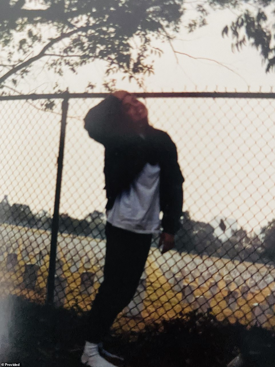 Loạt ảnh và thư tay hiếm chưa từng hé lộ về Angelina Jolie thời chưa nổi tiếng ảnh 16