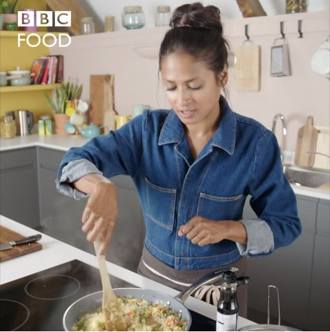 Show ẩm thực Anh gây tranh cãi vì cách nấu cơm ‘ngược đời’ ảnh 4