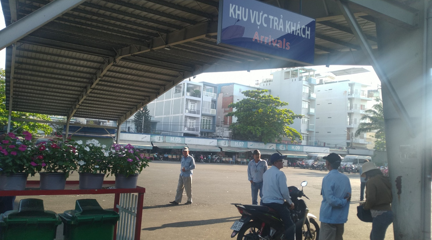 Bến xe Miền Đông vắng hoe, sân bay ken cứng người chiều mùng 5 Tết ảnh 1