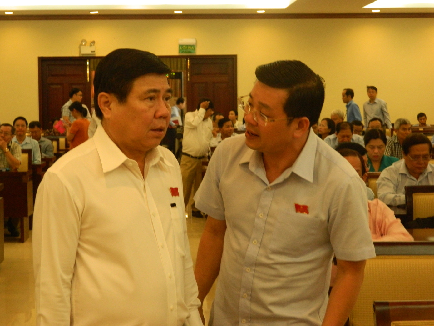 Kỳ họp bất thường HĐND TPHCM kéo dài …45 phút ảnh 2