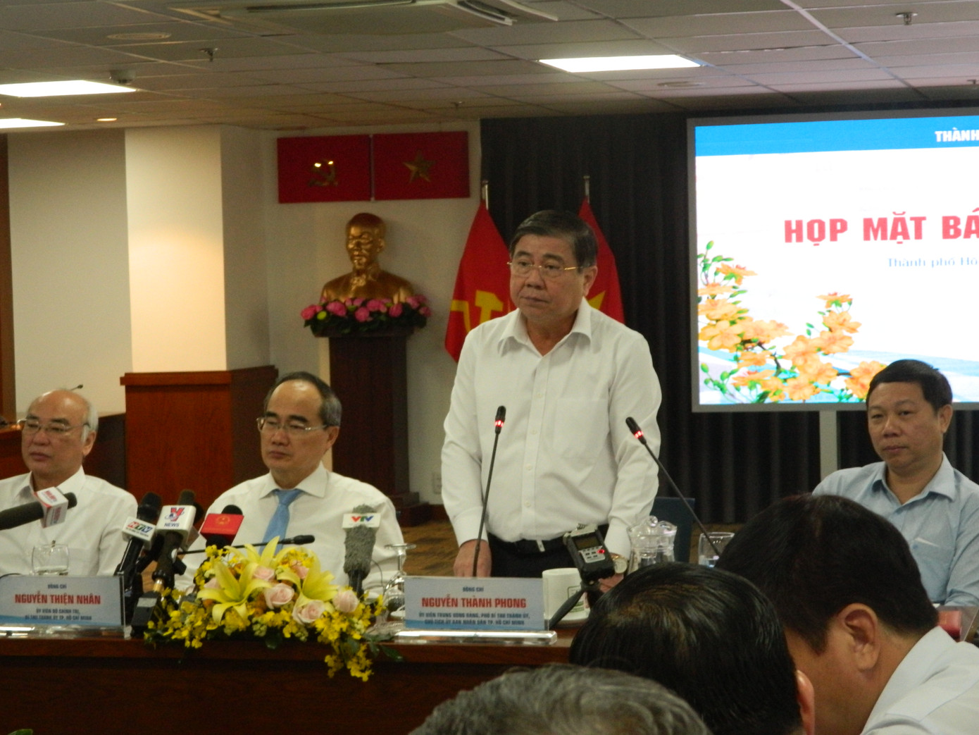 Lãnh đạo Sở Giáo dục nhận thù lao: UBND TPHCM xin ý kiến Thành ủy ảnh 1