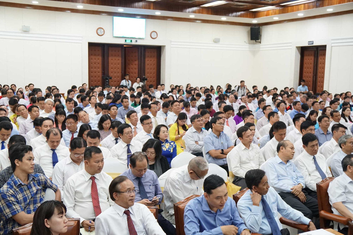 Gặp Chủ tịch TPHCM, nhiều phường, xã ‘kêu’ khó quản người nước ngoài ảnh 2