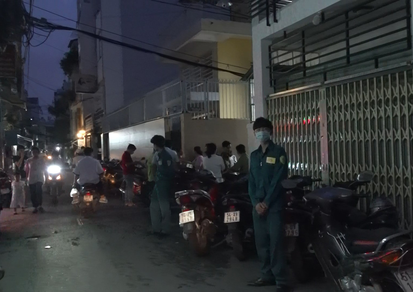 Người phụ nữ chết với nhiều vết thương trong căn nhà bốc cháy ở TPHCM ảnh 1