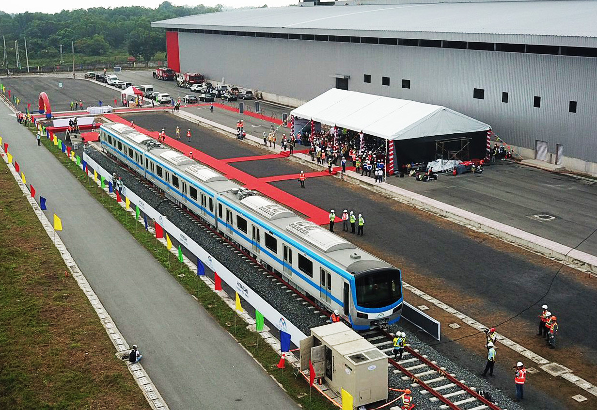 Có gì bên trong đoàn tàu metro số 1 của TPHCM? ảnh 2