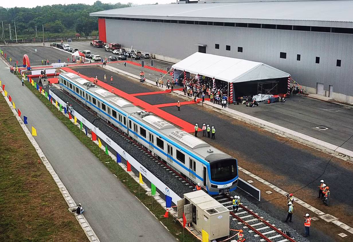 Có gì bên trong đoàn tàu metro số 1 của TPHCM? ảnh 2