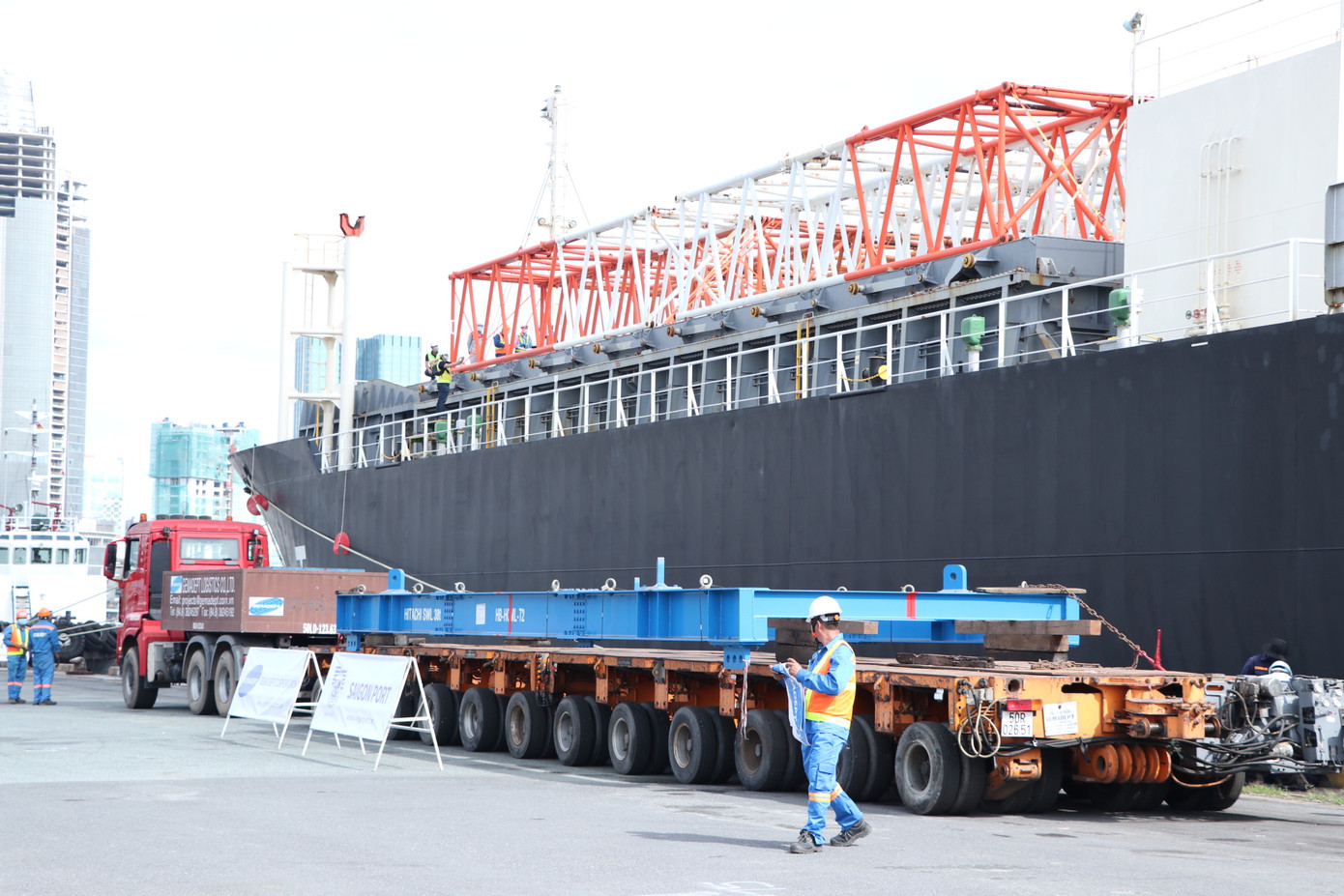 Đoàn tàu Metro đầu tiên của TPHCM đã cập cảng Khánh Hội ảnh 1