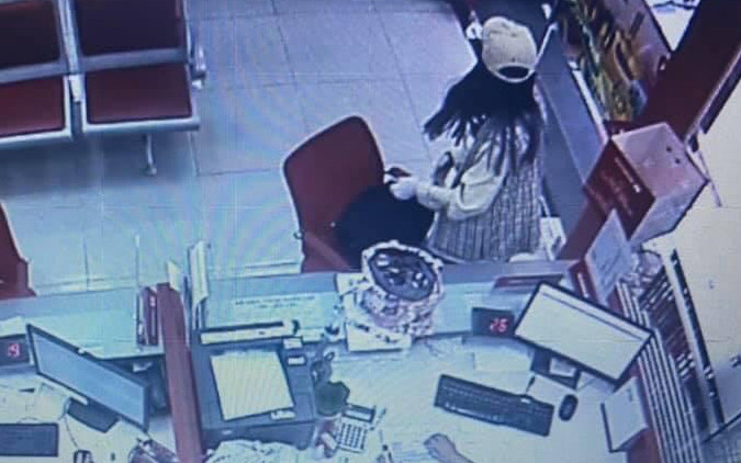 Lời khai 'sốc' của nữ nghi phạm dùng xăng và bình gas cướp ngân hàng, lấy đi hơn 2 tỷ ảnh 1