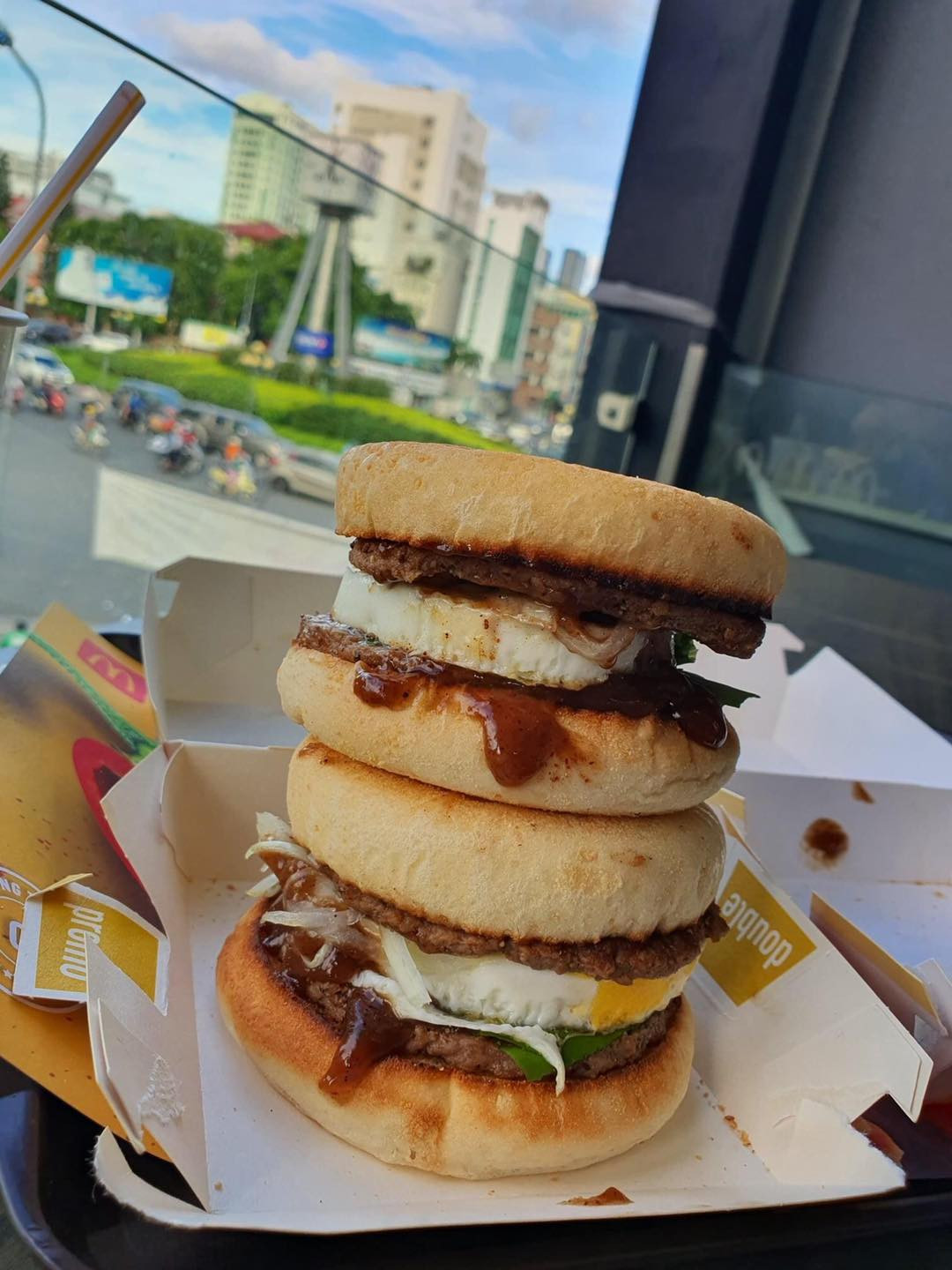 Hết pizza vị phở lại đến burger vị phở “chào sân” - nghe thì “toang” mà ăn thì sao? ảnh 3